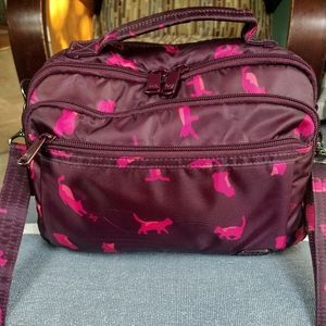 Lug scoop in cat orchid